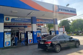 Chiều 21-8, xăng RON95-III tăng hơn 200 đồng, vượt mốc 20.000 đồng/lít