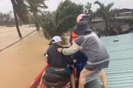 Giành sinh mạng giữa lũ dữ