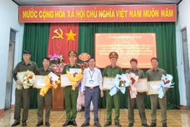 Xã Ia Le: Khen thưởng đột xuất 6 cá nhân trong đấu tranh phòng-chống tội phạm về ma túy