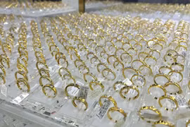 Giá vàng trong nước ngày 20-8 giảm 200.000 đồng/lượng