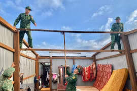 Đồn Biên phòng Ia Chía giúp người dân khắc phục hậu quả giông lốc