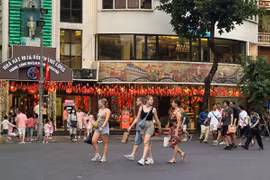 Việt Nam đón hơn 15,4 triệu khách quốc tế trong 9 tháng, tăng 21,5%