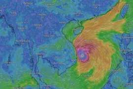 Bão đang tiến sát về đất liền.