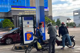 Chiều 10-4, xăng RON95-III giảm hơn 1.700 đồng/lít