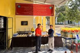 Bàn giao công trình nước sạch và tặng quà cho học sinh huyện Phú Thiện