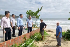 Túc trực tại vị trí được phân công 24/24 giờ để ứng phó bão số 13