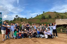 Sinh viên Việt Nam và Canada trao đổi kiến thức và các dự án phát triển bền vững 