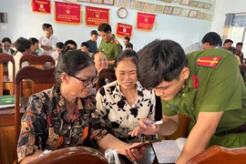 Chư Păh: Tập huấn cấp chữ ký số công cộng, sổ sức khỏe điện tử trên ứng dụng VNeID