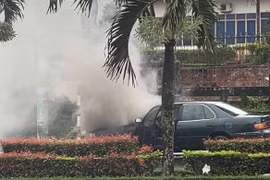 Gia Lai: Ô tô đang lưu thông trên đường bỗng nhiên bốc cháy
