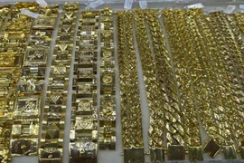 Giá vàng trong nước vượt mốc 127 triệu đồng/lượng