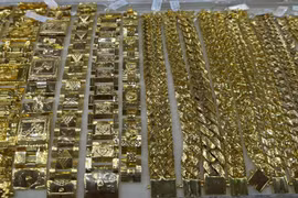 Giá vàng trong nước vượt mốc 127 triệu đồng/lượng