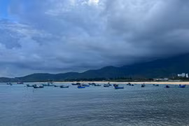 Vùng áp thấp đã mạnh lên thành áp thấp nhiệt đới gần Biển Đông. Ảnh: P.V