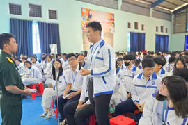 Tuyên truyền, hướng nghiệp tuyển sinh quân sự cho hơn 750 học sinh Trường THPT Pleiku