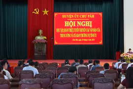 Cán bộ chủ chốt huyện Chư Păh học tập, quán triệt các văn bản của Đảng