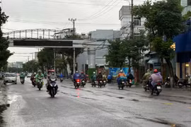 Từ 15 giờ 30 phút ngày 6-11, người dân không được đi ra đường nhằm phòng, chống bão. Ảnh: P.V