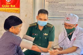 Khám bệnh, cấp thuốc miễn phí cho hơn 500 người dân huyện Đức Cơ và Ia Grai