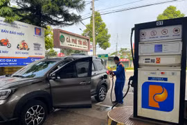 Giá xăng dầu đồng loạt tăng sau 2 kỳ giảm, RON 95-III chạm 19.590 đồng/lít