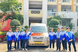 Trường THPT chuyên Hùng Vương ủng hộ gần 40 triệu đồng cùng nhiều vật phẩm cho học sinh bị ảnh hưởng bởi bão lũ