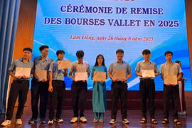 10 học sinh Gia Lai được tặng học bổng Vallet năm 2025