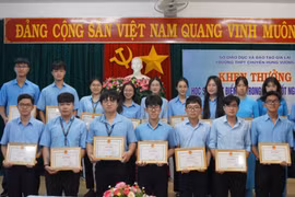 Khen thưởng cho 20 học sinh đạt điểm 10 trong kỳ thi Tốt nghiệp THPT năm 2025