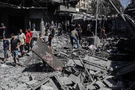 Những ngôi nhà bị phá huỷ trong vụ không kích của Israel xuống thành phố Gaza