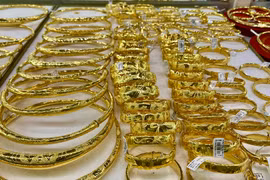Ngày 4-6, giá vàng miếng về lại mức 117,2 triệu đồng/lượng, cao hơn thế giới 7,5 triệu đồng