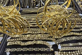 Thị trường vàng trong nước tiếp tục giảm giá trong ngày 11-9. Ảnh: P.V