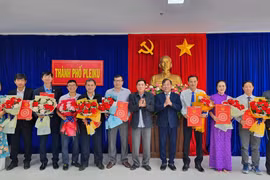 Pleiku: Công bố các quyết định về công tác cán bộ