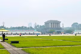 Từ ngày 2-6, tạm ngừng đón khách đến viếng Bác để tu bổ Lăng định kỳ