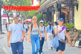 Cả nước đón gần 14 triệu lượt khách quốc tế trong 8 tháng, tăng 21,7% 