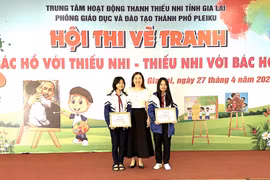 Thiếu nhi Pleiku thi vẽ tranh về Bác Hồ