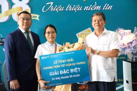 BIDV Phú Tài trao giải thưởng trị giá 118 triệu đồng cho khách hàng