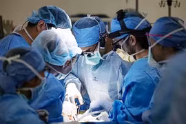 Ca ghép bàng quang thành công đầu tiên trên thế giới