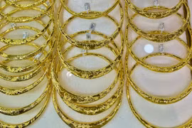 Cuối tuần, giá vàng trong nước "bốc hơi", chỉ còn 172 triệu đồng/lượng