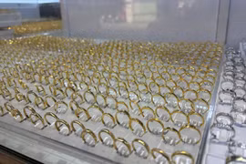 Cuối tuần, mỗi lượng vàng miếng giảm 2,2 triệu đồng