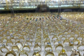 Trưa 28-1, vàng miếng tiếp tục tăng thêm 2,5 triệu đồng, giữ mức 182,6 triệu đồng/lượng