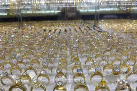 Trưa 28-1, vàng miếng tiếp tục tăng thêm 2,5 triệu đồng, giữ mức 182,6 triệu đồng/lượng