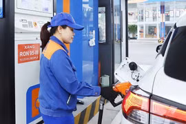 Giá xăng dầu đồng loạt tăng từ 790-1.475 đồng/lít trước kỳ nghỉ lễ 30-4, 1-5