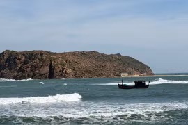 Vùng biển Gia Lai gió giật cấp 7-8, sóng cao 2-4 m