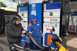 Giá xăng chiều 8-1 giảm từ 200 đồng trở lên