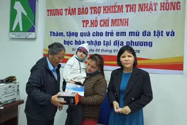 Hỗ trợ gần 130 triệu đồng cho trẻ khiếm thị đa tật và trẻ học hòa nhập tỉnh Gia Lai