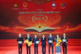 “Lịch sử Việt Nam bằng hình” đạt giải A Giải thưởng Sách quốc gia, “Mưa đỏ” đạt giải Sách được bạn đọc yêu thích