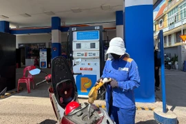 Chiều 5-3, giá xăng RON 95-III tăng gần 2.200 đồng/lít, dầu hỏa tăng vọt hơn 7.100 đồng/lít