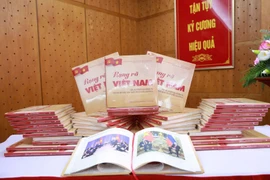Ra mắt cuốn sách “Rạng rỡ Việt Nam - Dấu ấn thành tựu nhiệm kỳ Đại hội đại biểu toàn quốc lần thứ XIII của Đảng”