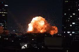 Hơn 2.000 quả bom thả xuống Iran trong 30 giờ