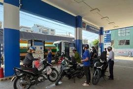 Từ 23 giờ ngày 24-3, xăng RON 95-III tăng hơn 3.000 đồng/lít, dầu diesel hơn 39.600 đồng