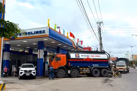 Sáng 12-3, giá xăng dầu trong nước đồng loạt giảm, RON 95-III giảm gần 4.000 đồng/lít