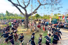 Phục dựng “Lễ mừng chiến thắng” của người Jrai làng Bẹk 