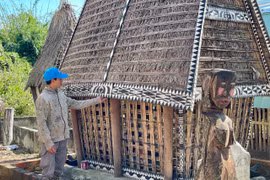 Nguyên sơ kiến trúc nhà mồ của người Bahnar ở làng Bôn