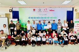 Gia Lai: 4 đơn vị phối hợp hỗ trợ 16 gia đình đặc biệt khó khăn